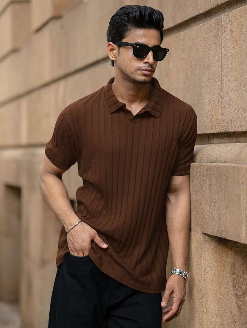 men textured short sleeves polo t-shirt - 22572161 -  Standard Image - 2