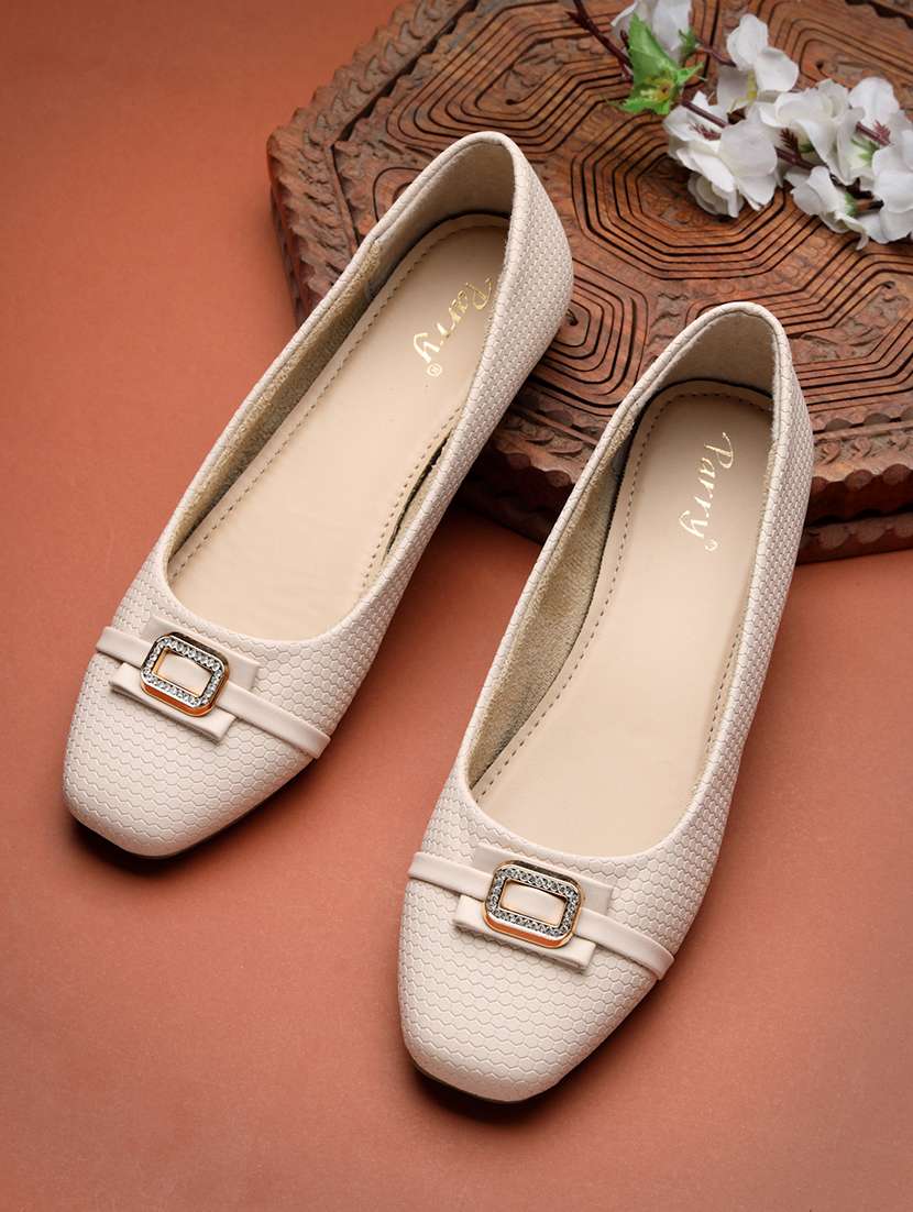 women textured slip on ballerina