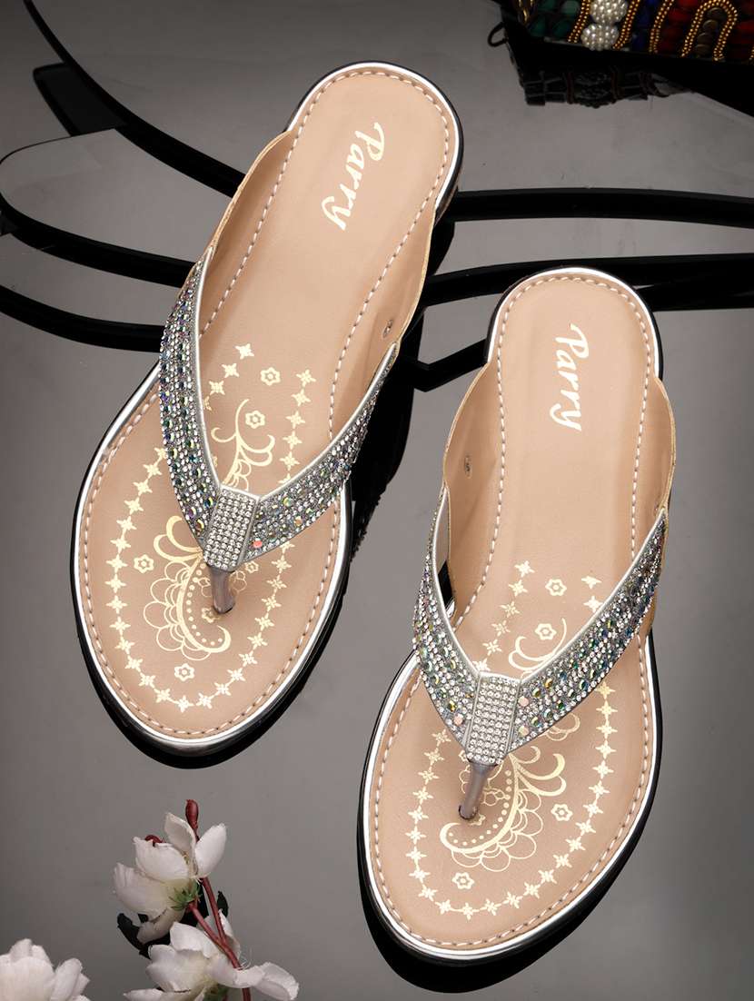 women embellished toe separator flats