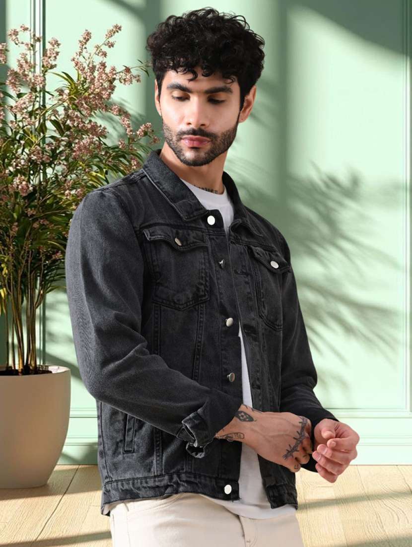 men washed long sleeves denim jacket