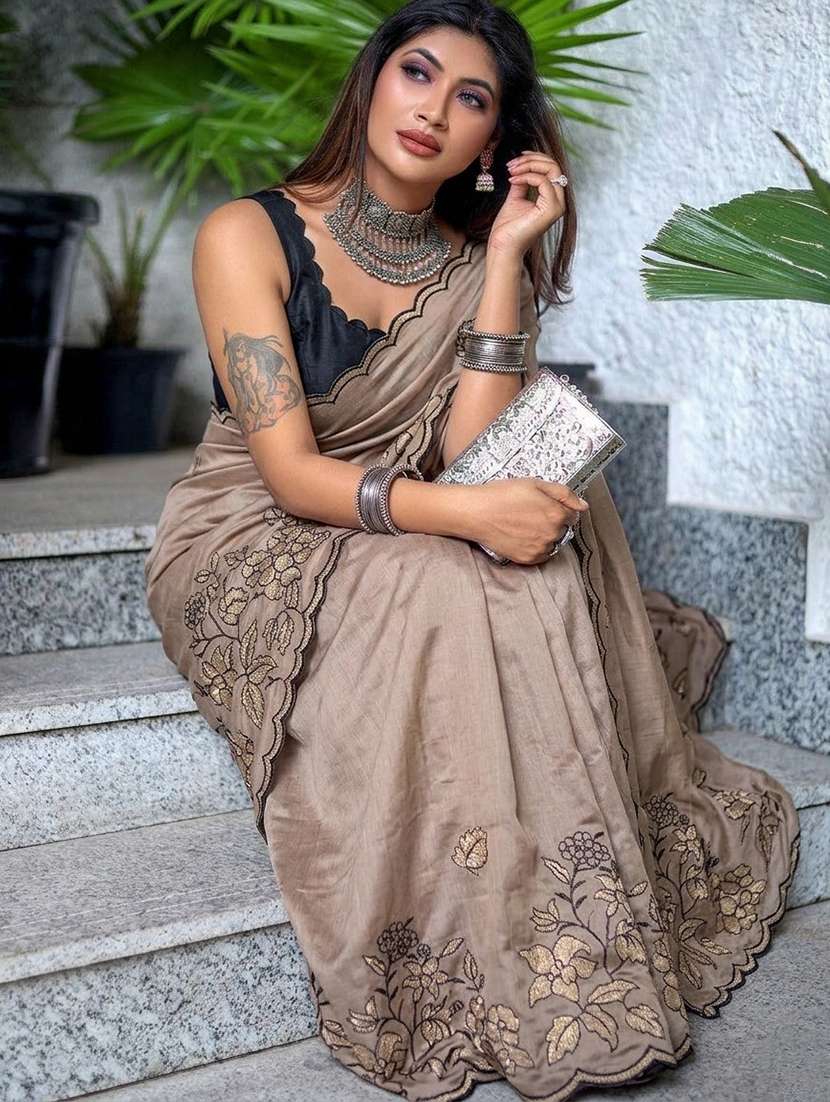 women solid with work embroidered saree with blouse - 22576665 -  Standard Image - 2