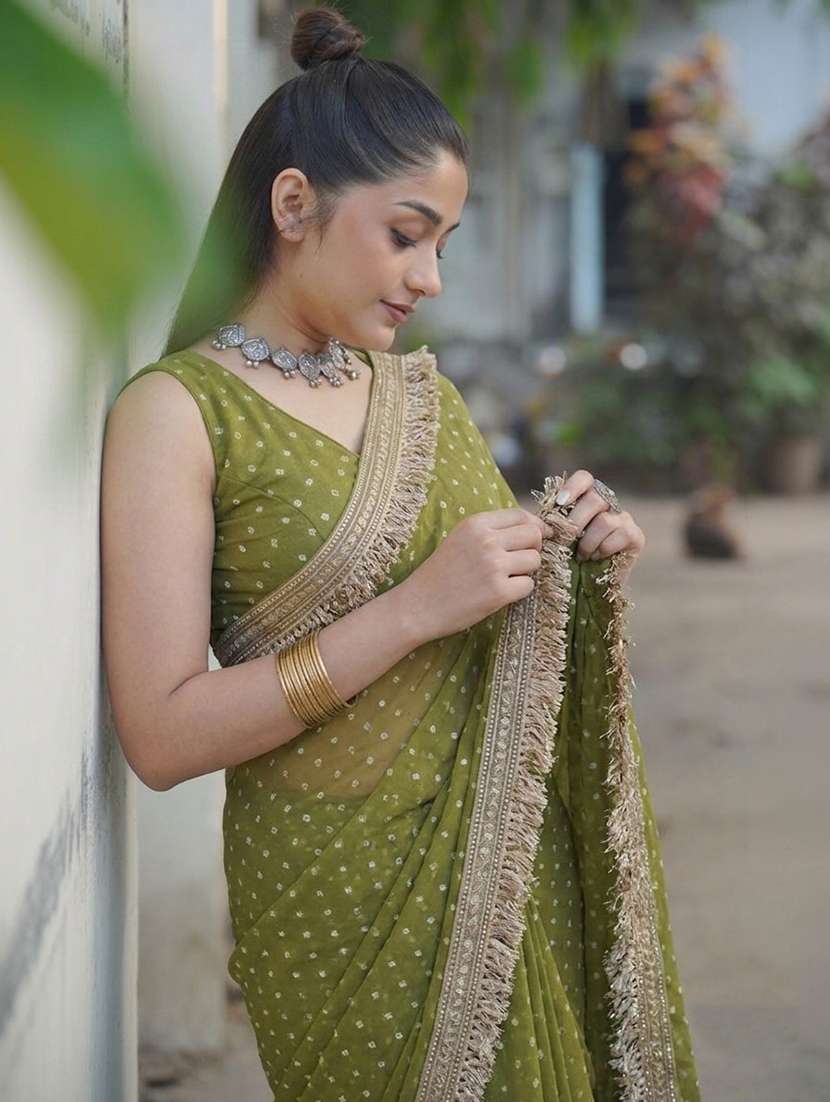 women self design bordered saree with blouse - 22576850 -  Standard Image - 2