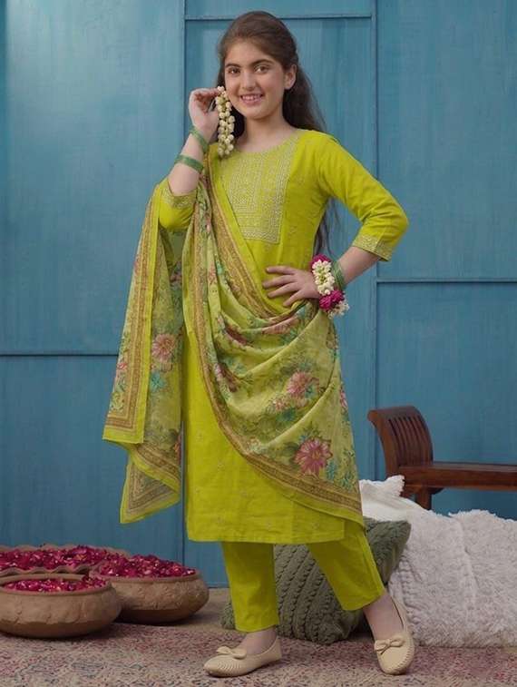 girls embroidered three quarter sleeves kurta pant set with dupatta - 22576946 -  Standard Image - 2
