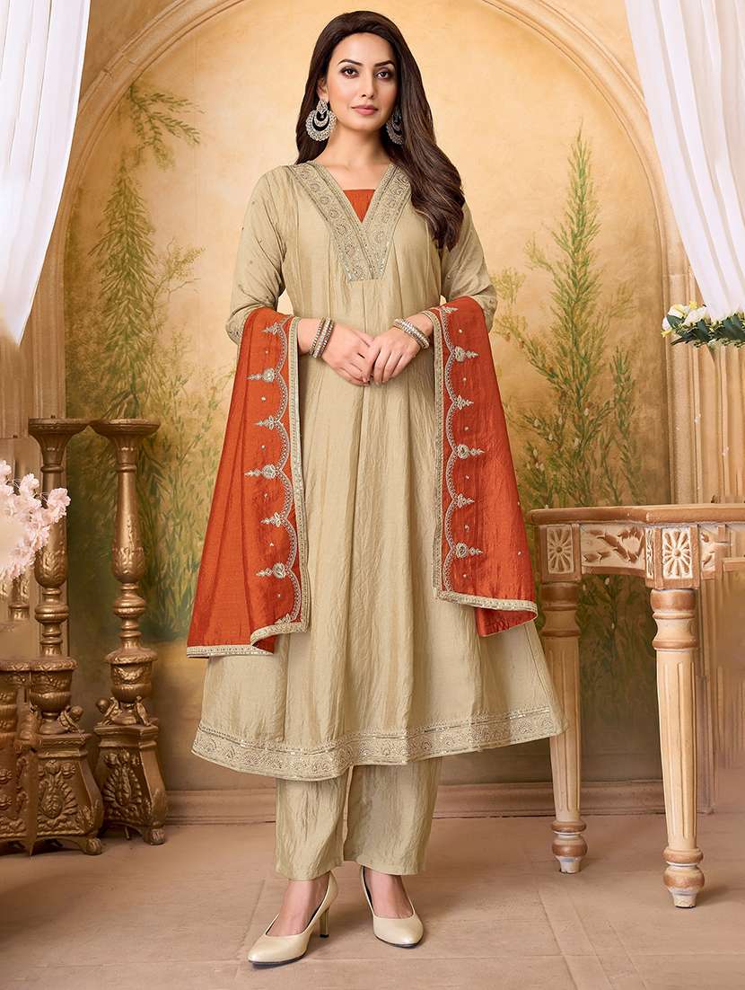 women embroidered three quarter sleeves kurta pant set with dupatta