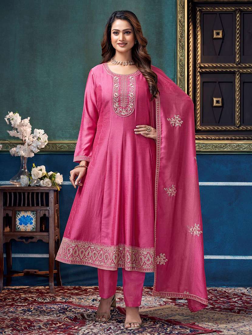 women embroidered long sleeves kurta pant set with dupatta