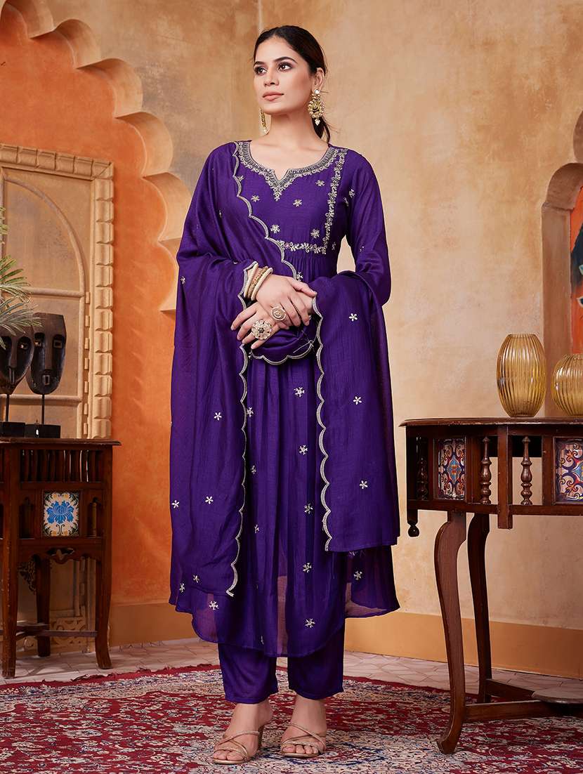 women embroidered long sleeves kurta pant set with dupatta
