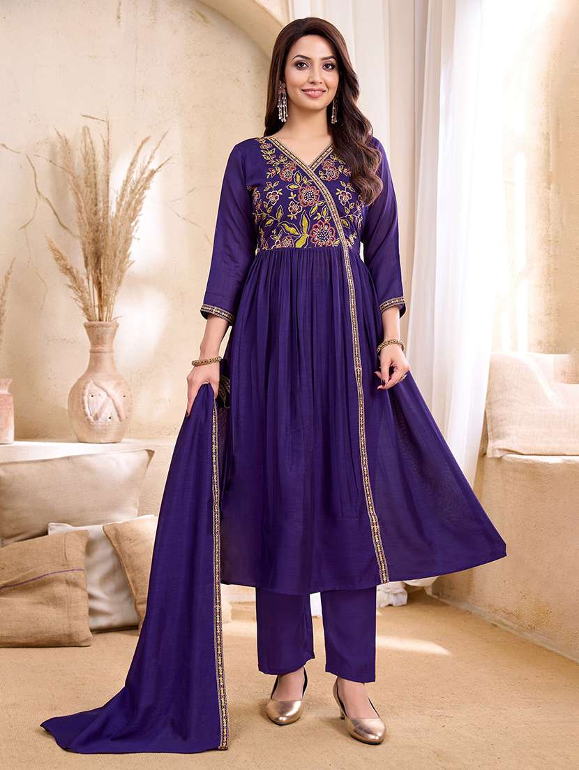 Women Embroidered Three Quarter Sleeves Kurta Pant Set With Dupatta - 22577452 -  Standard Image - 2