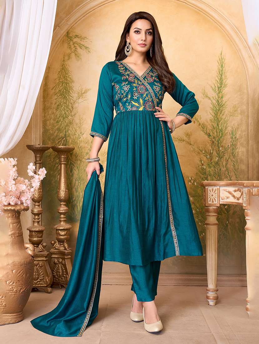 women embroidered three quarter sleeves kurta pant set with dupatta