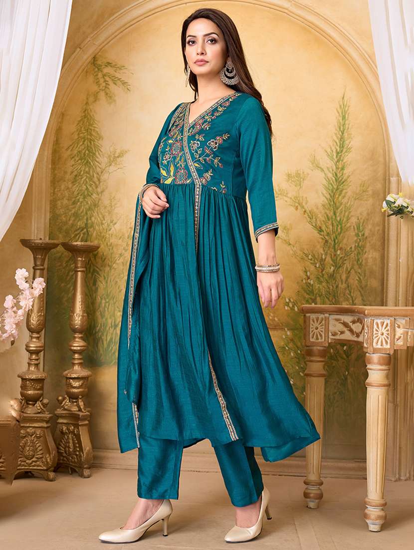 women embroidered three quarter sleeves kurta pant set with dupatta - 22577453 -  Standard Image - 2
