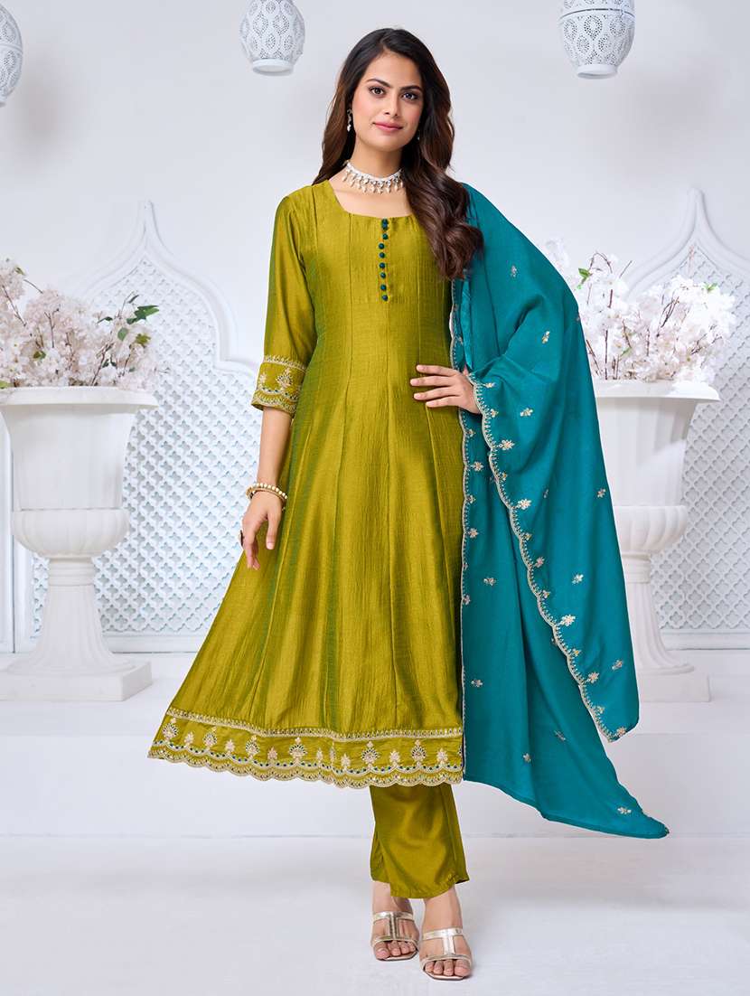 women embroidered three quarter sleeves kurta pant set with dupatta