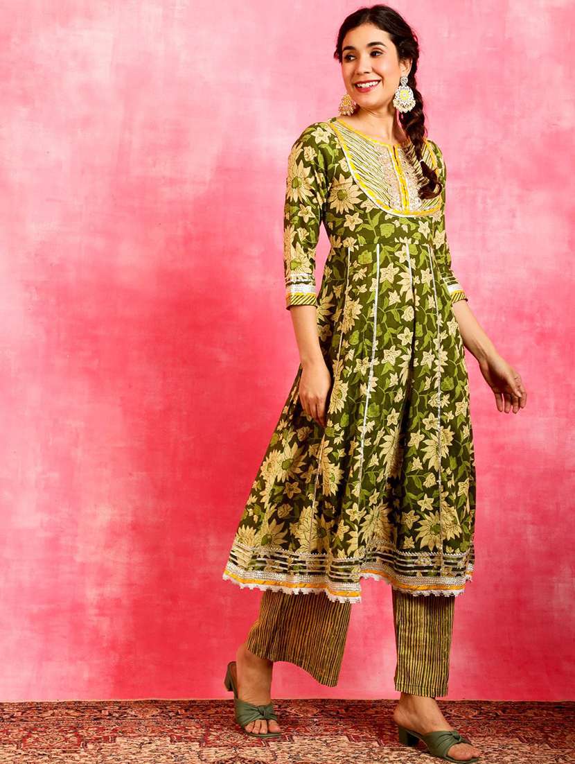 Women Printed Three Quarter Sleeves Kurta Pant Set With Dupatta - 22578394 -  Standard Image - 2