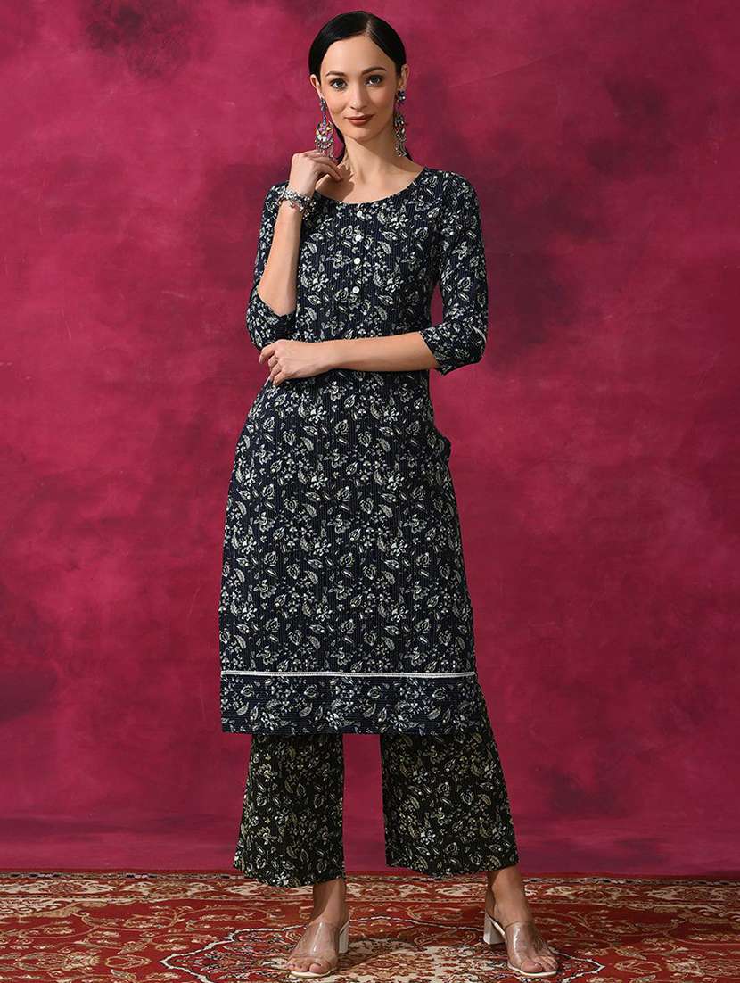 women printed three quarter sleeves kurta pant set  - 22578404 -  Standard Image - 2