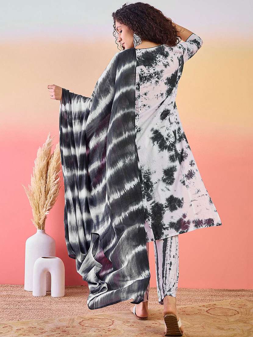 women printed three quarter sleeves kurta pant set with dupatta - 22578474 -  Standard Image - 2