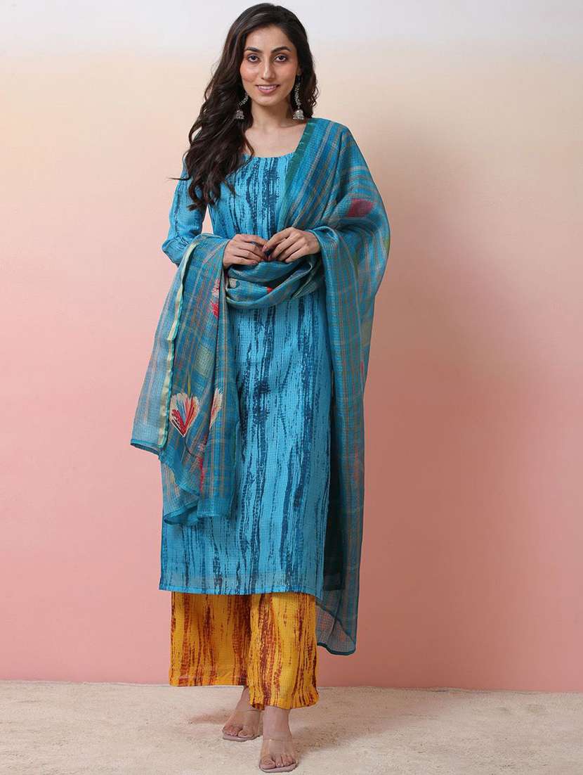 women printed three quarter sleeves kurta pant set with dupatta