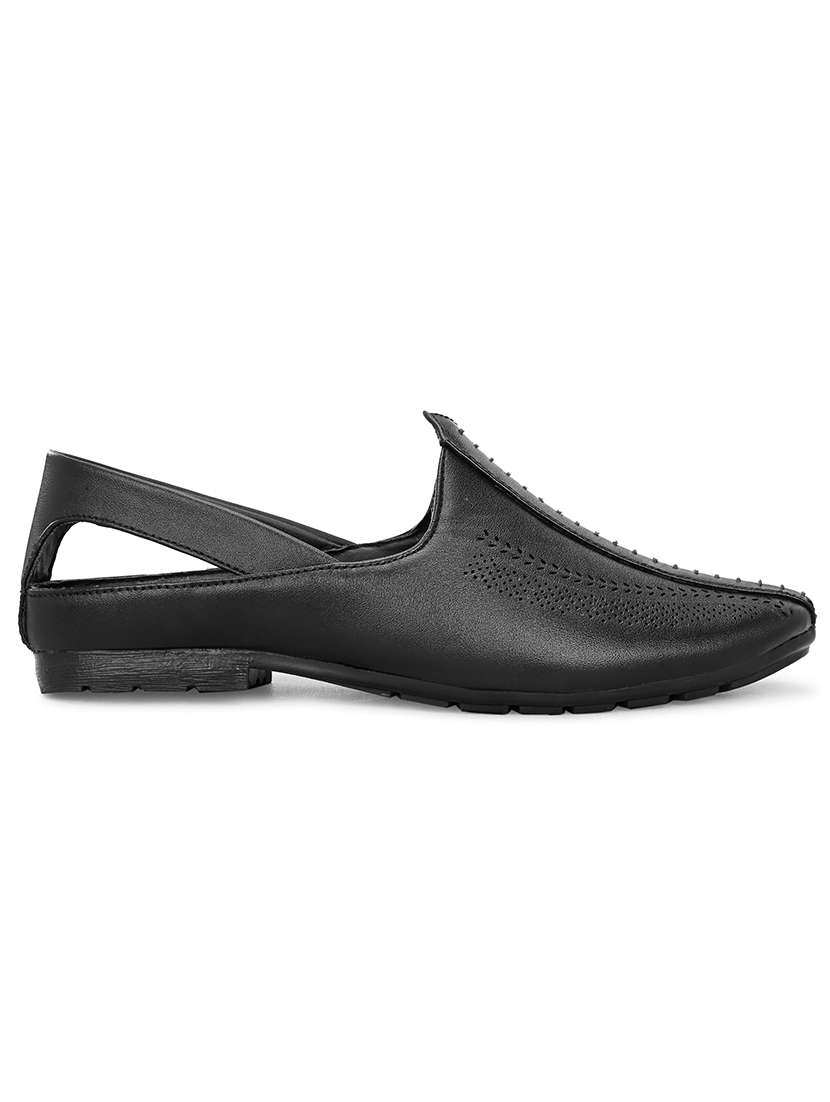 Men Solid Close Back Sandal - 22578546 -  Standard Image - 2