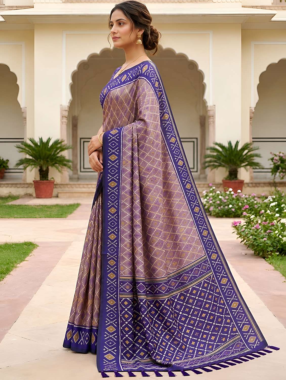 women self design patola saree with blouse - 22579334 -  Standard Image - 2