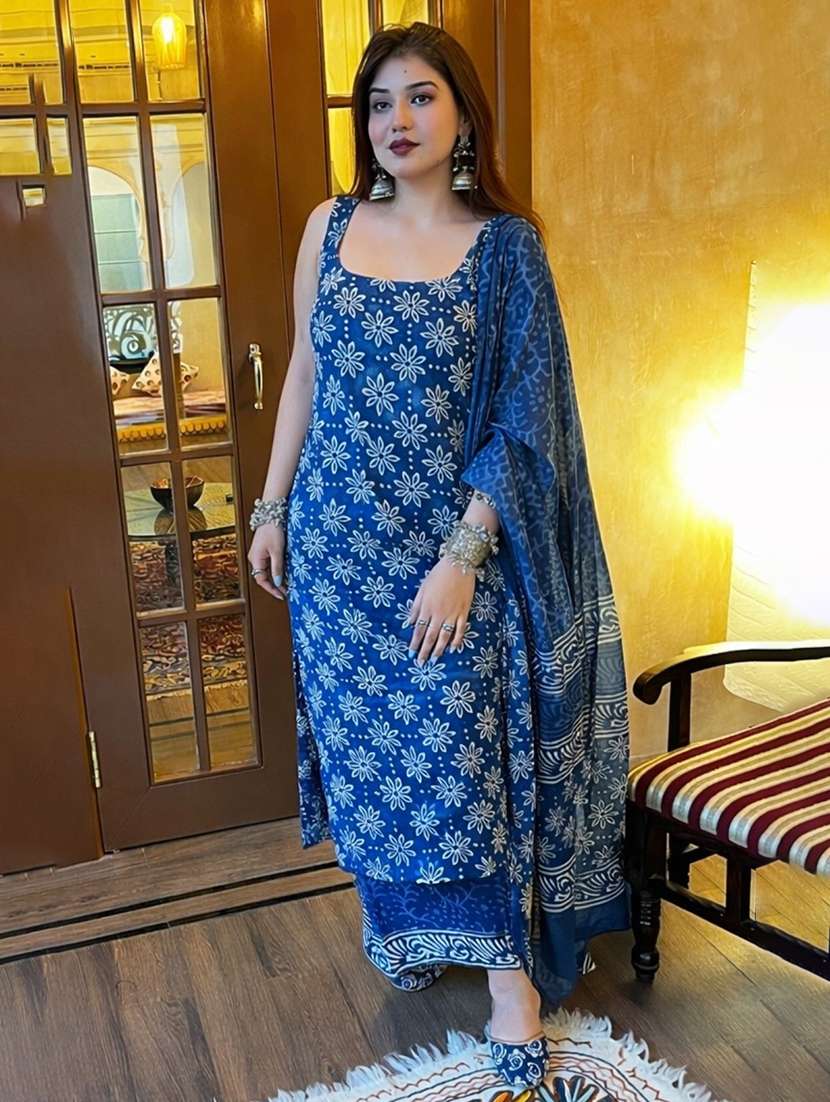 women printed sleeveless kurta palazzo set with dupatta