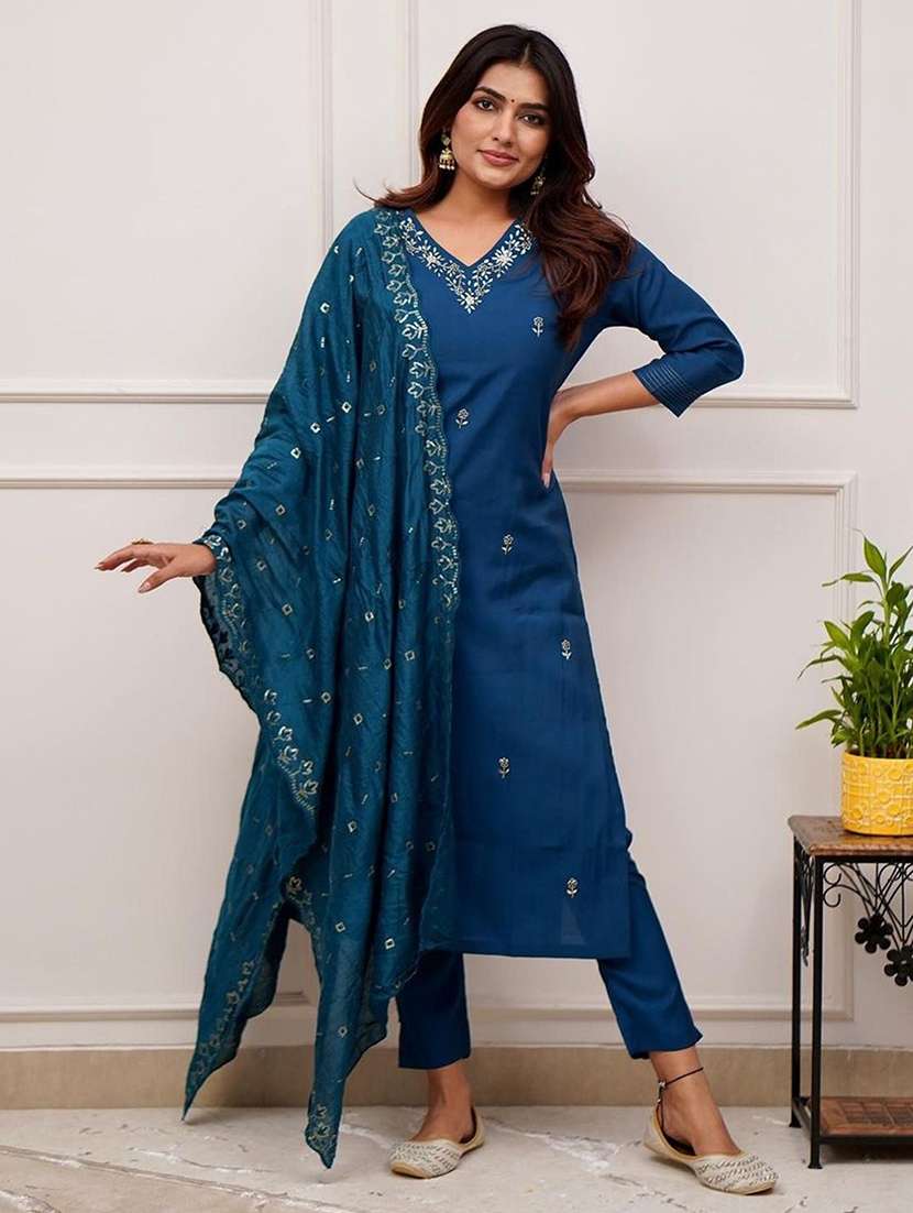 Women Embroidered Three Quarter Sleeves Kurta Pant Set With Dupatta - 22579634 -  Standard Image - 2