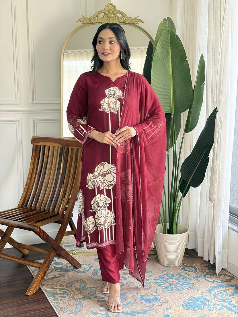 women printed three quarter sleeves kurta pant set with dupatta