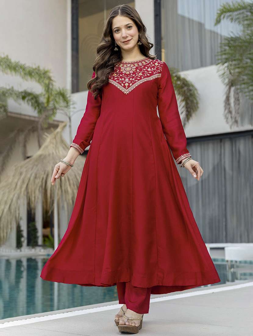 women embroidered three quarter sleeves kurta pant set with dupatta - 22579661 -  Standard Image - 2