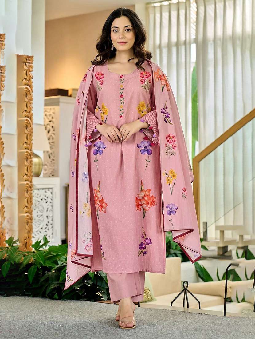 women printed three quarter sleeves kurta pant set with dupatta