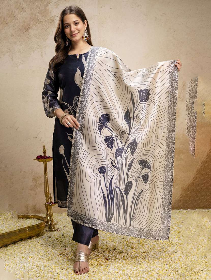 women printed three quarter sleeves kurta pant set with dupatta