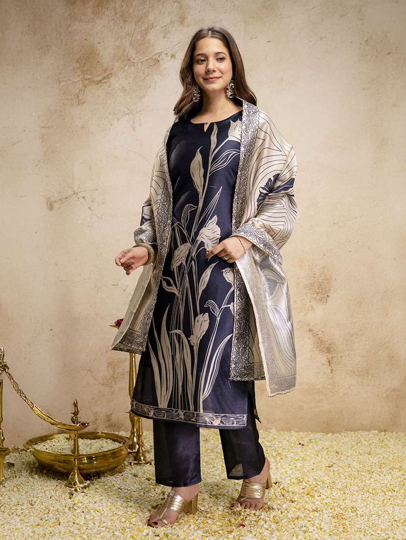 Women Printed Three Quarter Sleeves Kurta Pant Set With Dupatta - 22579678 -  Standard Image - 2