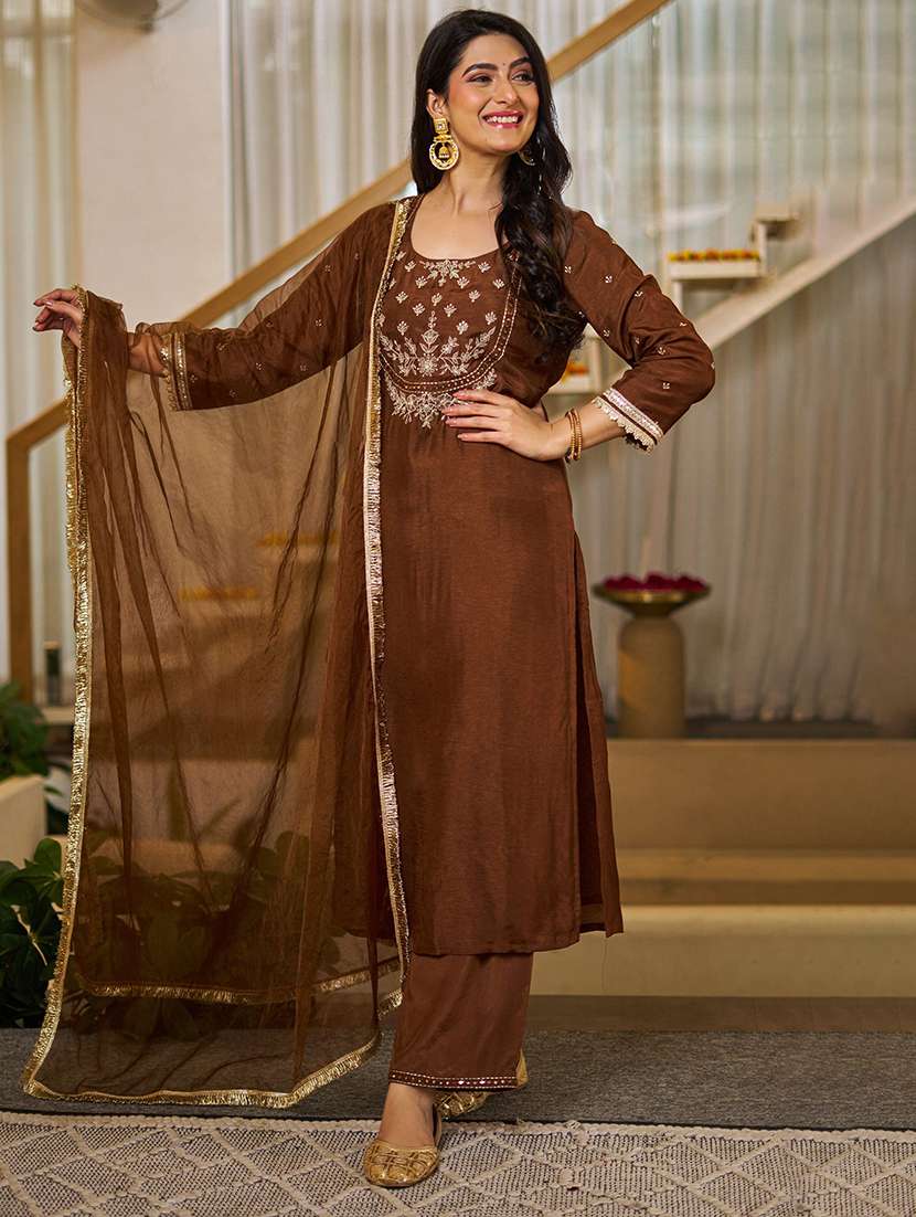 women embroidered three quarter sleeves kurta pant set with dupatta