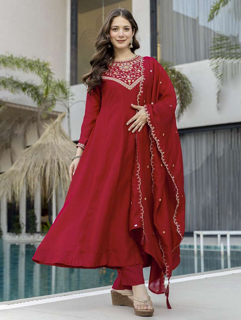 women embroidered three quarter sleeves kurta pant set with dupatta - 22579708 -  Standard Image - 2