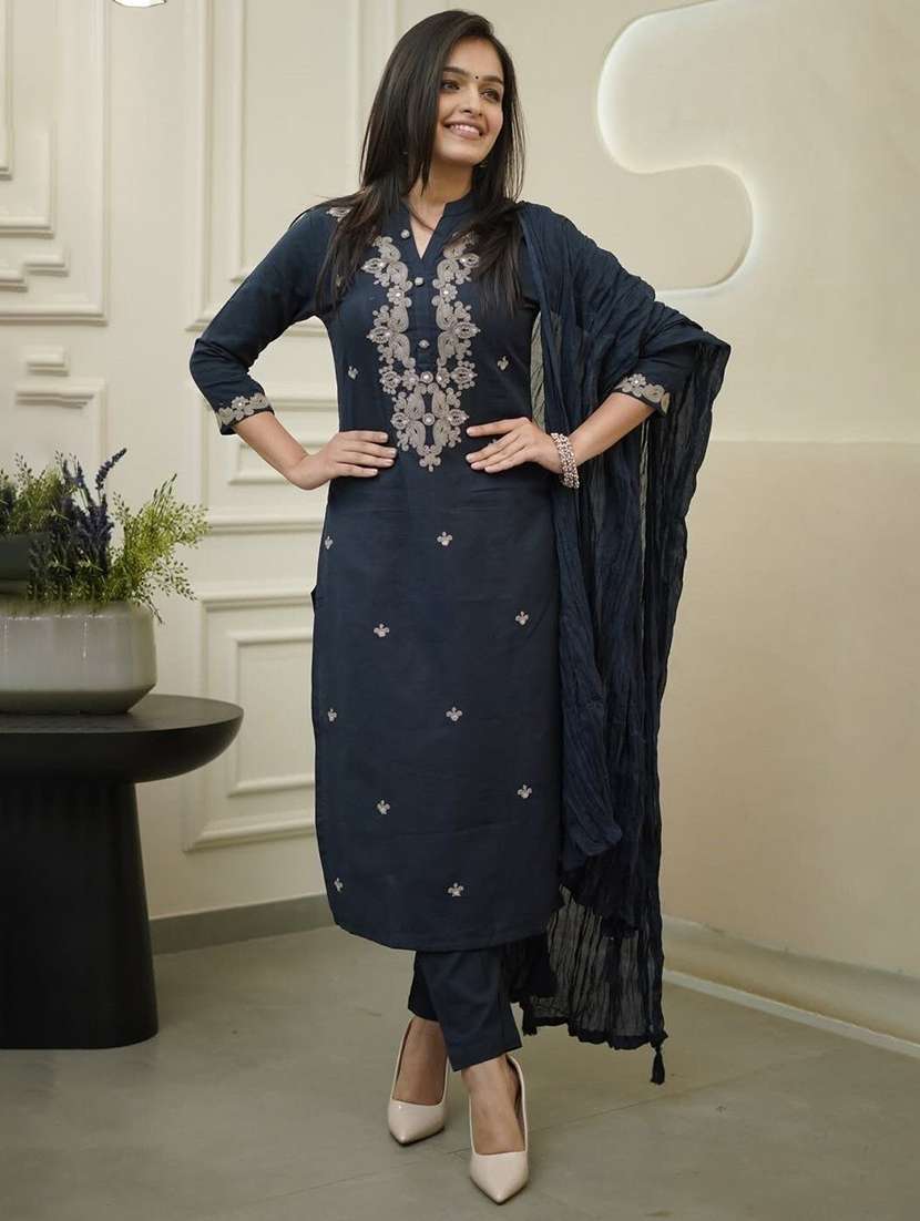 women embroidered three quarter sleeves kurta pant set with dupatta - 22579711 -  Standard Image - 2