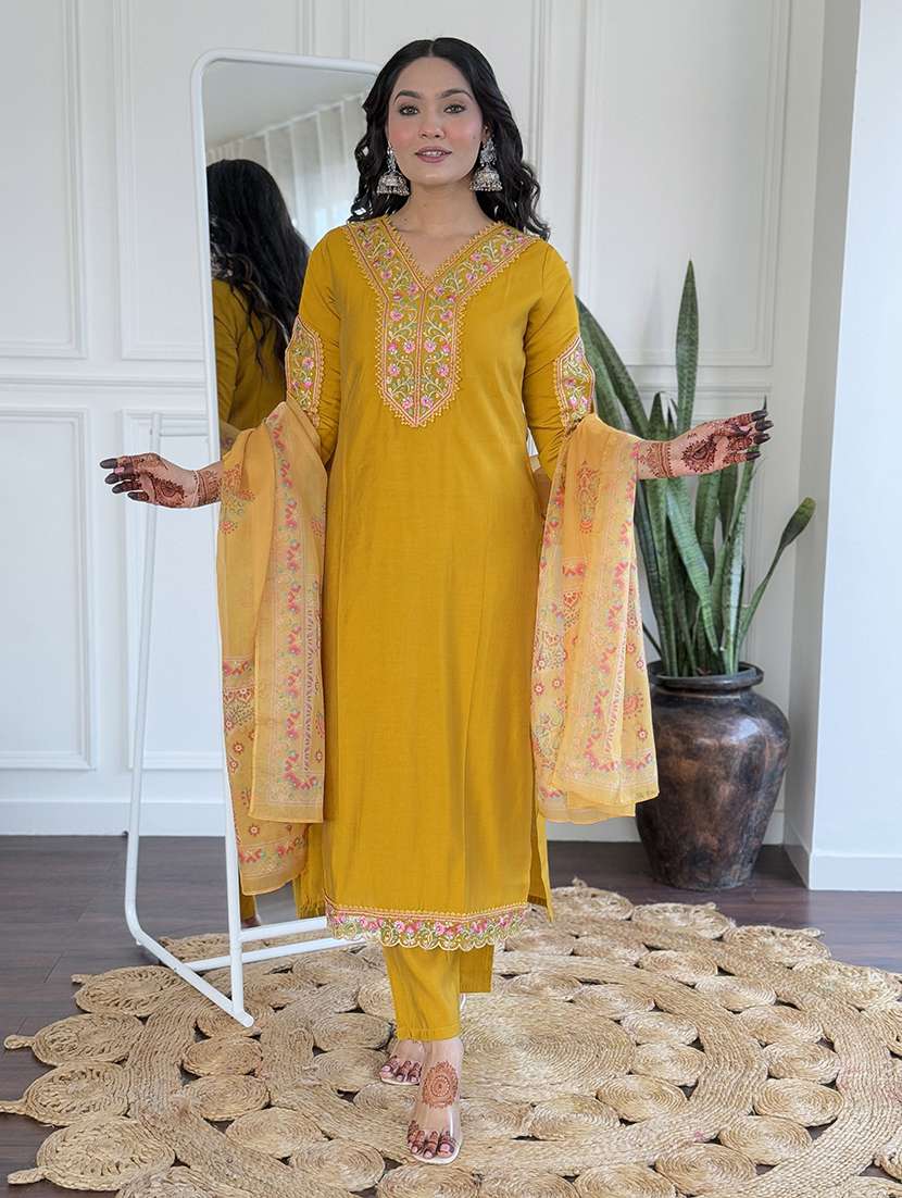 Women Embroidered Three Quarter Sleeves Kurta Pant Set With Dupatta - 22579727 -  Standard Image - 2