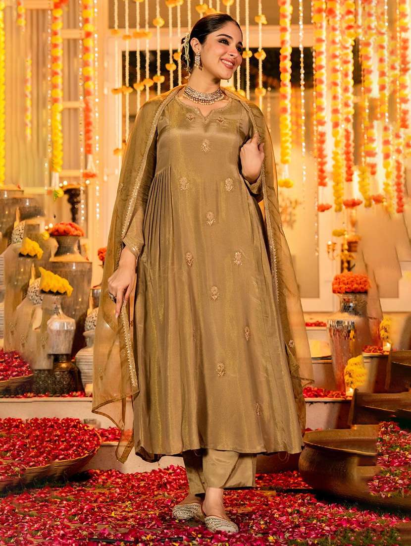 women embroidered three quarter sleeves kurta pant set with dupatta - 22579746 -  Standard Image - 2
