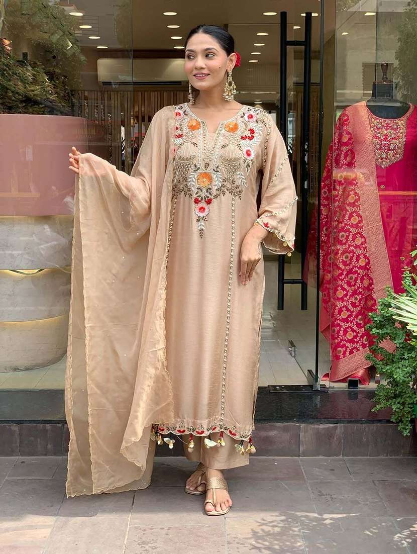 Women Embroidered Three Quarter Sleeves Kurta Pant Set With Dupatta - 22579748 -  Standard Image - 2