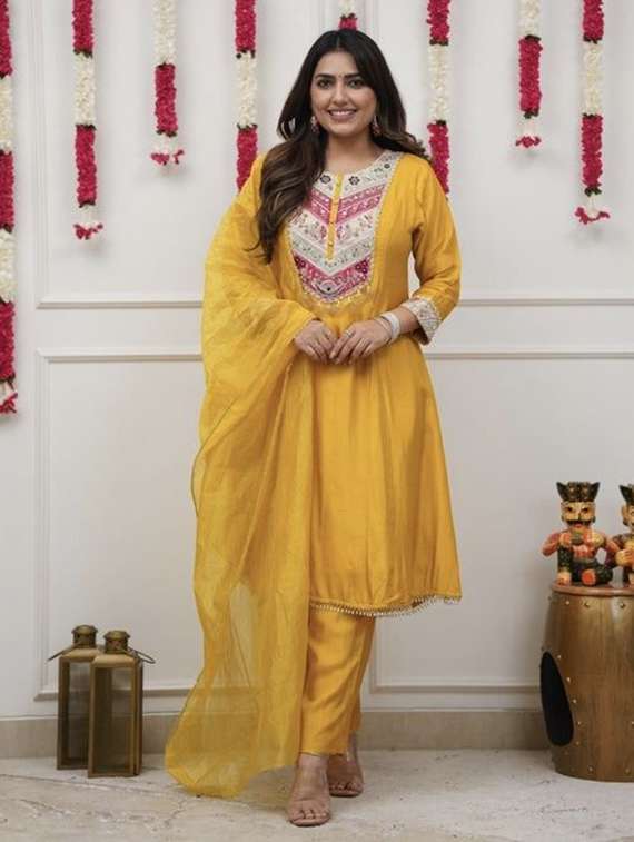 women embroidered three quarter sleeves kurta pant set with dupatta - 22579817 -  Standard Image - 2