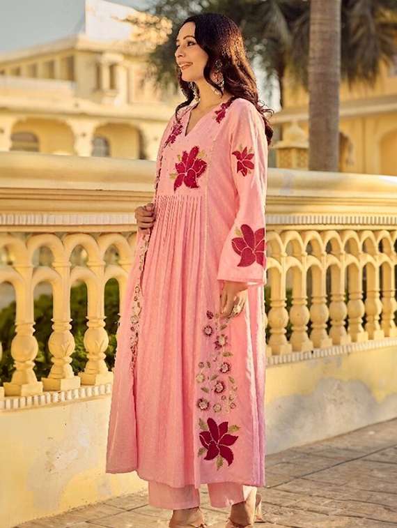 women printed long sleeves kurta pant set with dupatta - 22579819 -  Standard Image - 2
