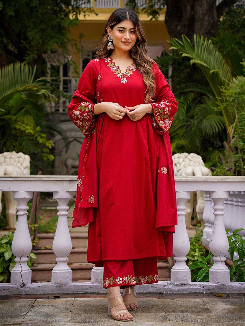 women embroidered long sleeves kurta pant set with dupatta