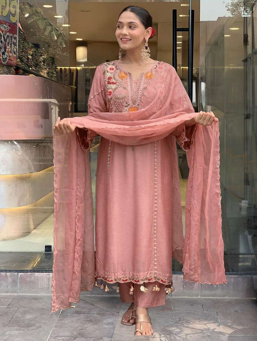 Women Embroidered Three Quarter Sleeves Kurta Pant Set With Dupatta - 22579924 -  Standard Image - 2