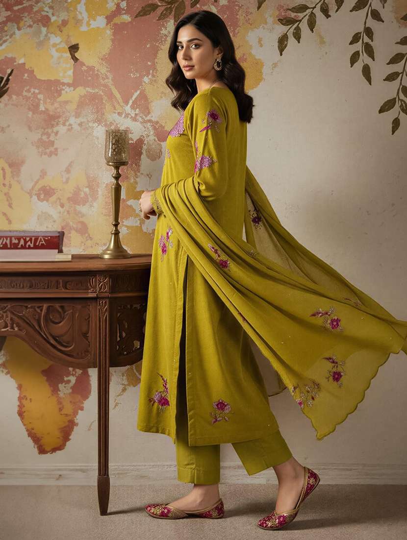 women embroidered three quarter sleeves kurta pant set with dupatta - 22579936 -  Standard Image - 2
