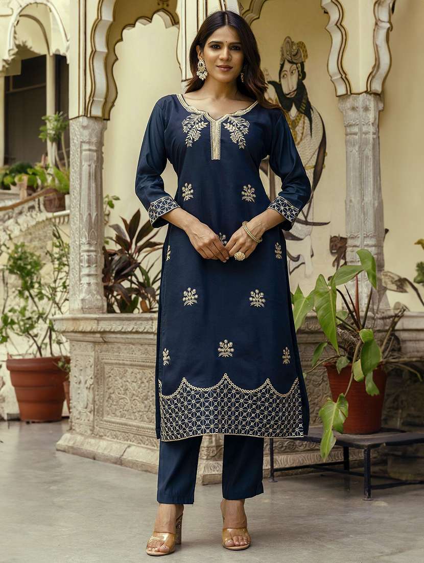 Women Embroidered Three Quarter Sleeves Kurta Pant Set With Dupatta - 22579953 -  Standard Image - 2