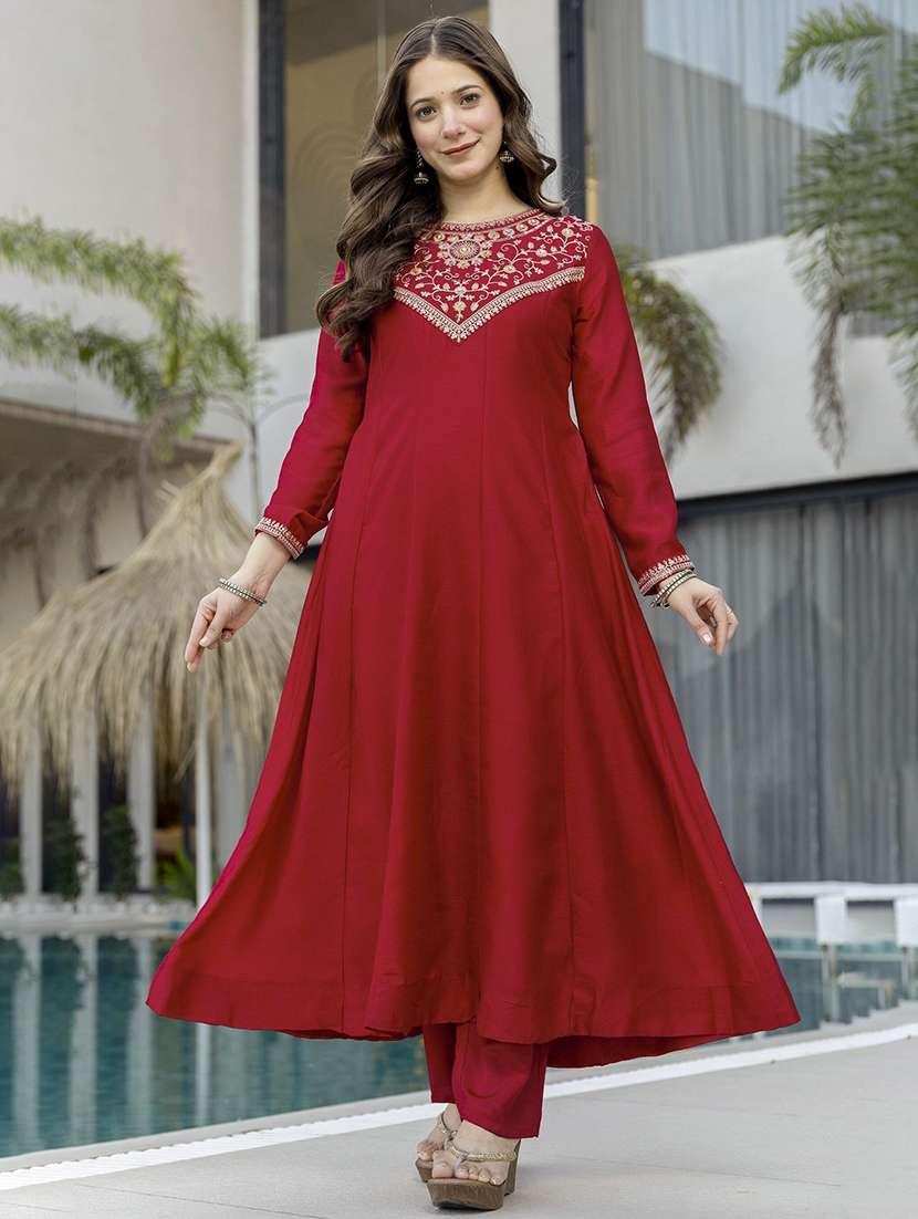 women embroidered three quarter sleeves kurta pant set with dupatta - 22579970 -  Standard Image - 2