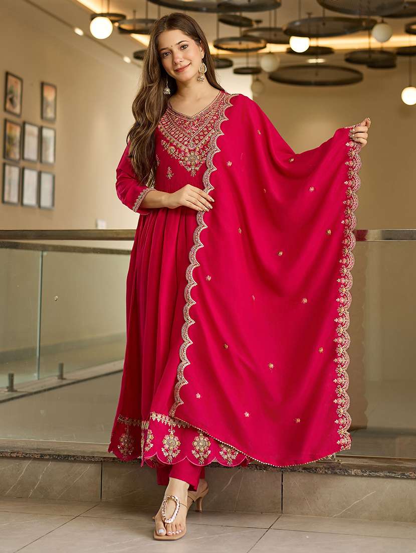 women embroidered three quarter sleeves kurta pant set with dupatta