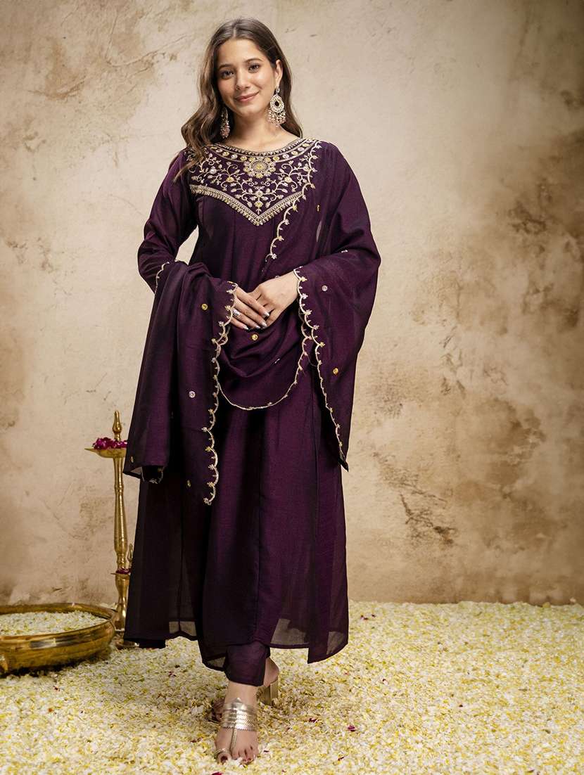 women embroidered three quarter sleeves kurta pant set with dupatta