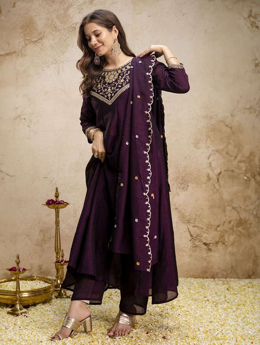 Women Embroidered Three Quarter Sleeves Kurta Pant Set With Dupatta - 22579979 -  Standard Image - 2