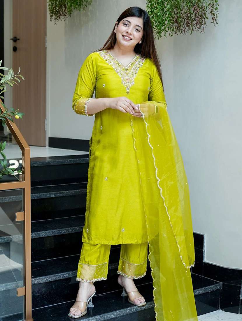women embroidered three quarter sleeves kurta pant set with dupatta