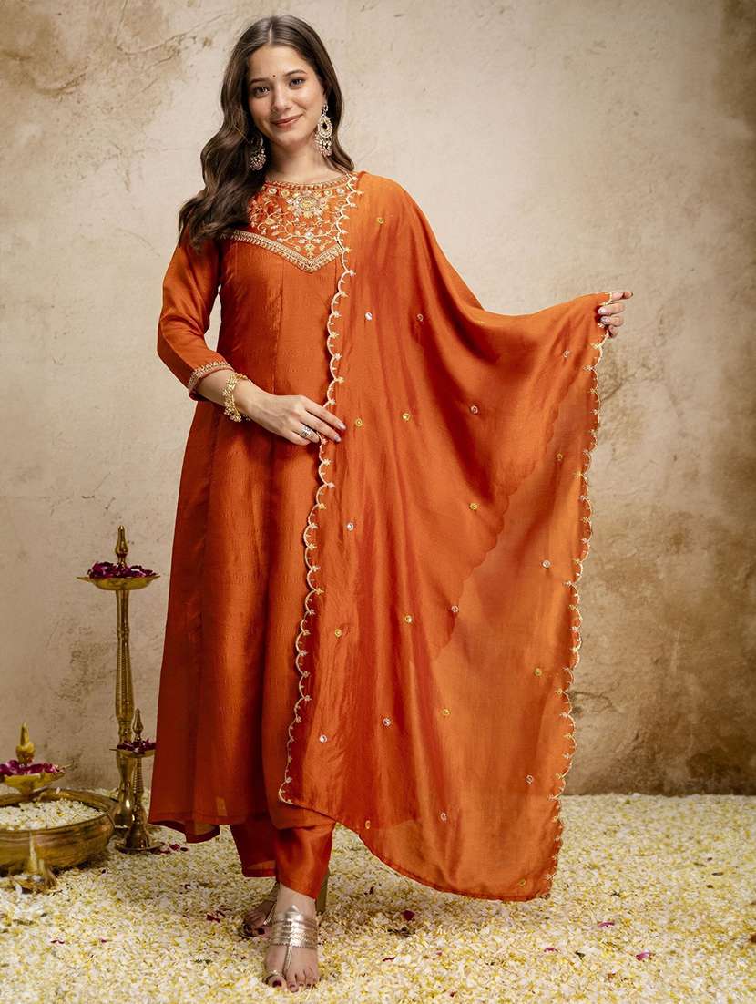women embroidered three quarter sleeves kurta pant set with dupatta