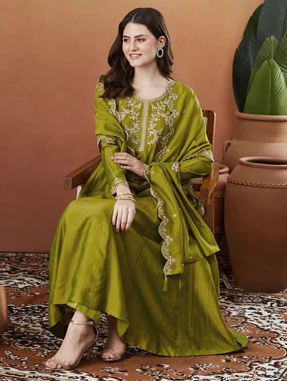 women embroidered long sleeves kurta pant set with dupatta