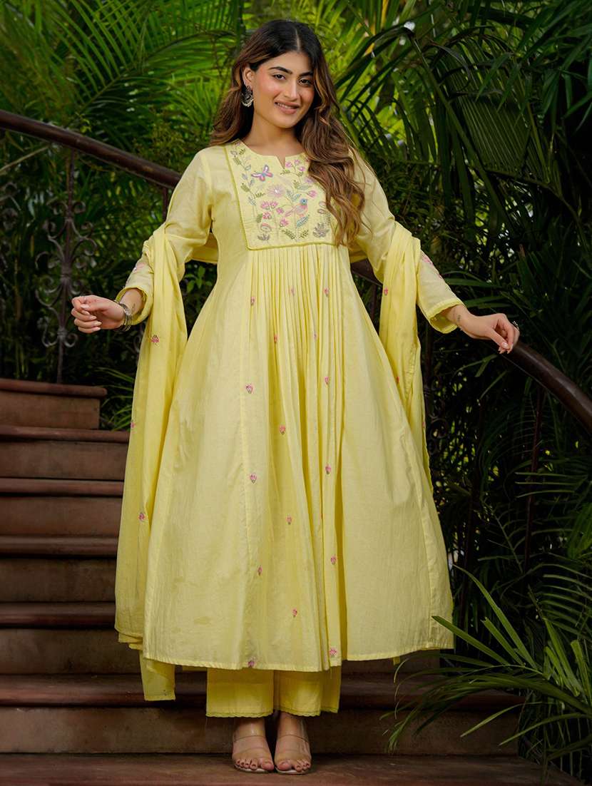 women embroidered long sleeves kurta pant set with dupatta
