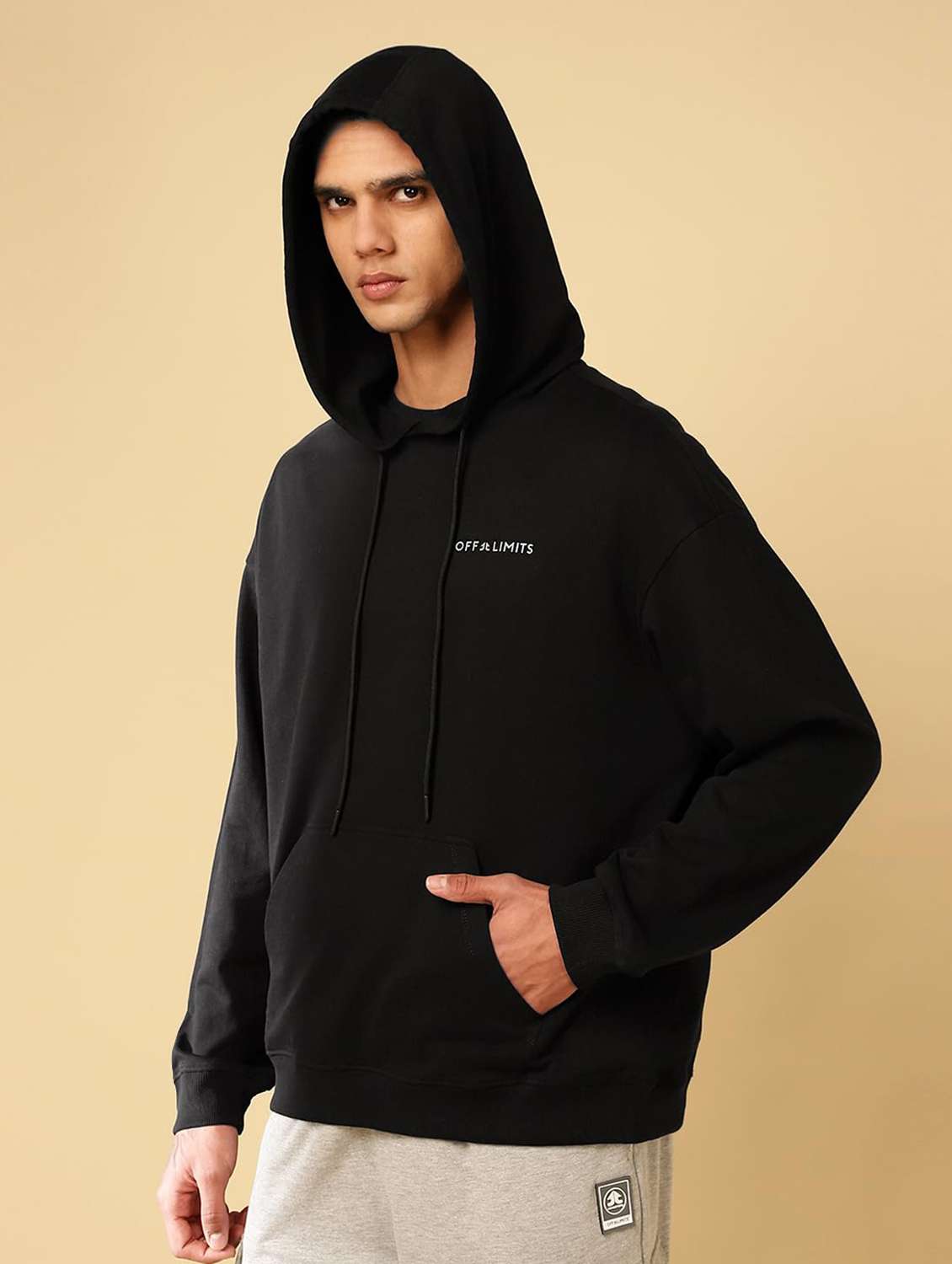 men placement printed long sleeves hooded sweatshirt