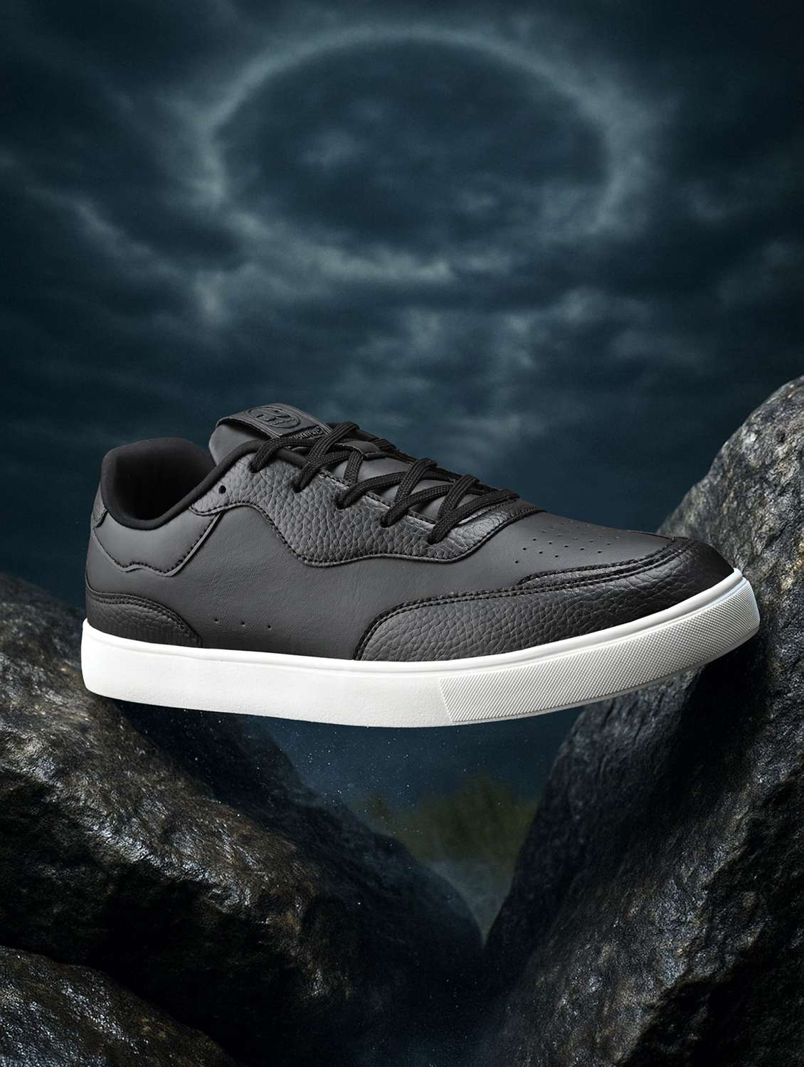 men solid lace up sneaker