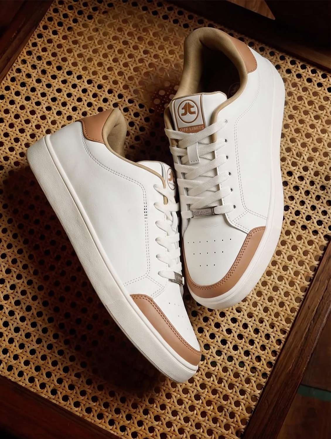 men colourblocked lace up sneaker